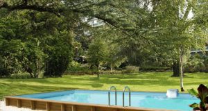 Piscine semi enterrée en bois