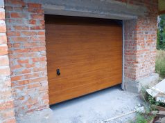 Porte de garage en bois