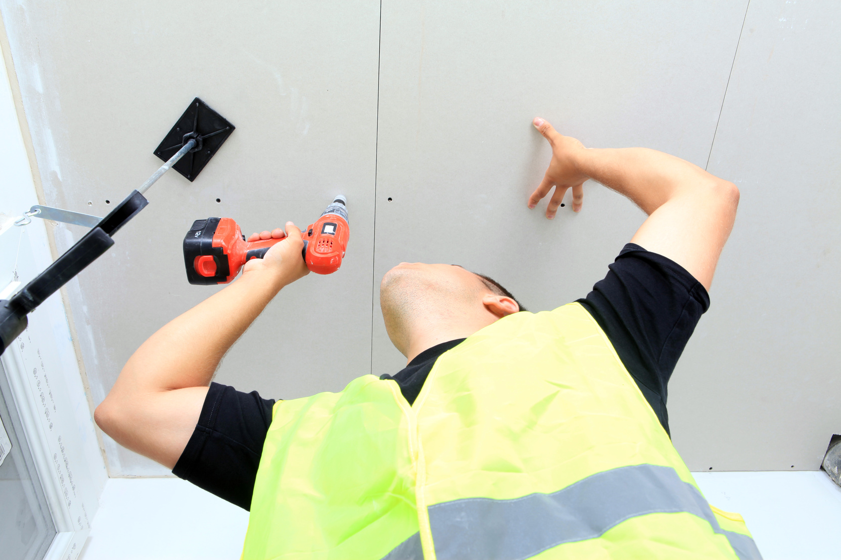 Plafond en lambris de pvc : prix moyen et technique de pose